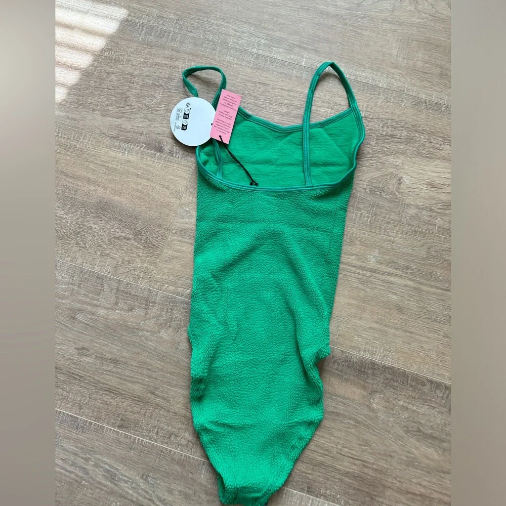 NEW Hunza G Women's Pamela Swimsuit in Emerald Green Crinkle One Size Coverage - Picture 5 of 7